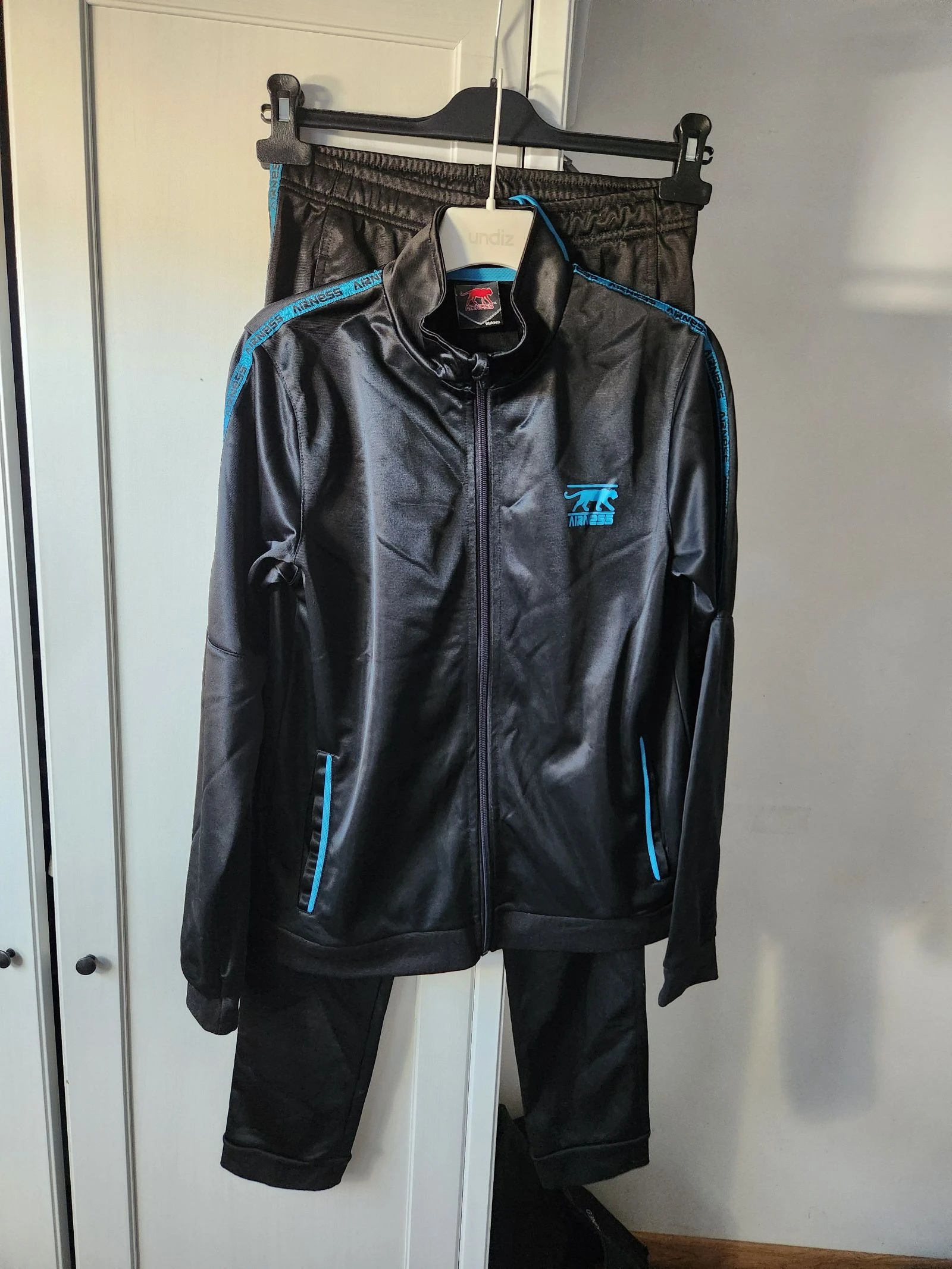 💙Magnífico jogging Airness negro/azul para 14 años💙 – photo 2